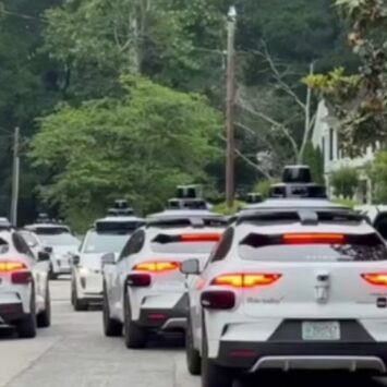 Driverless Cars Take Over Neighborhood for Hours