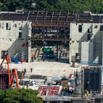 Supreme Court Smacks Down Critics as Trump Resumes Ballroom Build